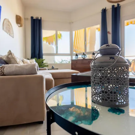 아파트 Sunny And Spacious 3br With Seaviews And Pool